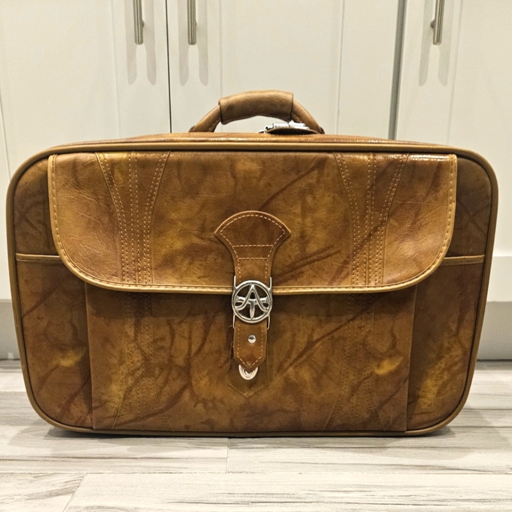 Vintage 1970s American Tourister Carry On Suitcase Brown 22 Inch